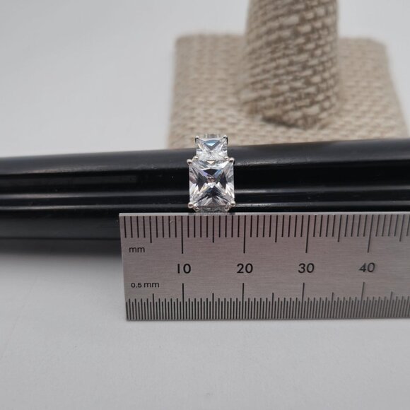 Size 7 Sterling Silver Stunning Square Cubic Zirconia Gems Ring A3581 - Picture 8 of 9